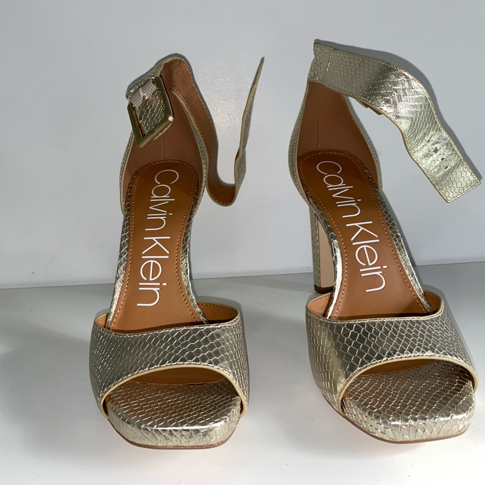 Heels - Picture 2 of 7